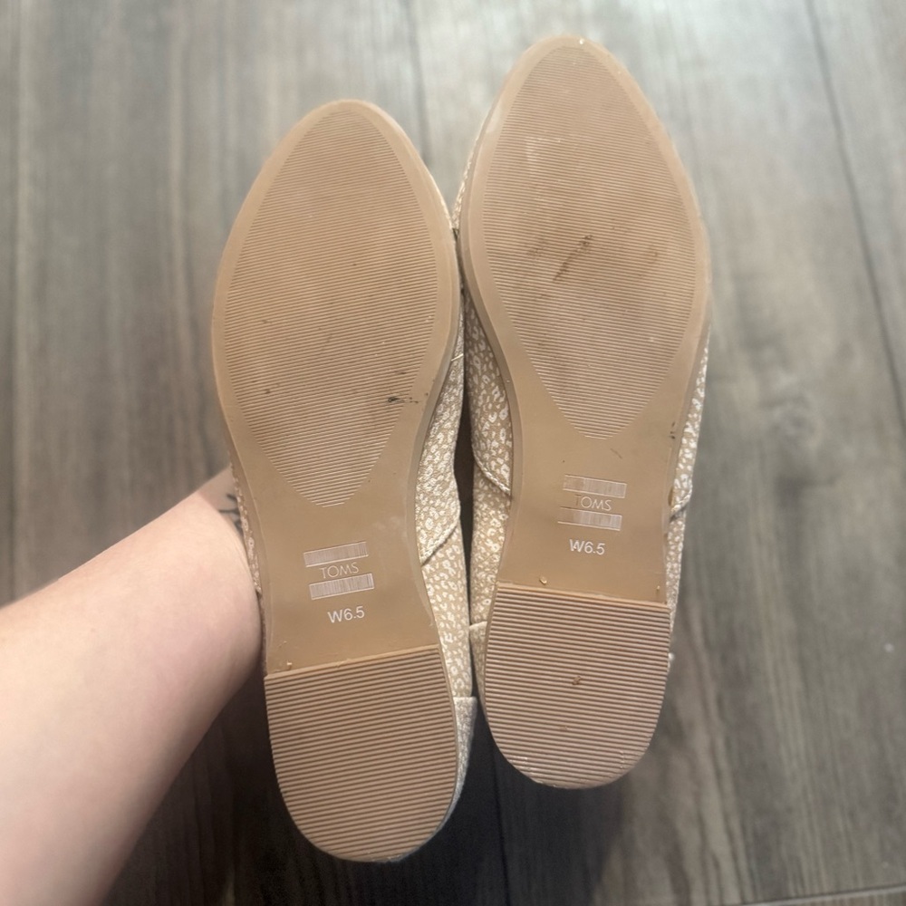 TOMS Pointed Toe Flats Beige Speckled Womens Size 6.5 Slip On Comfort - Picture 6 of 6